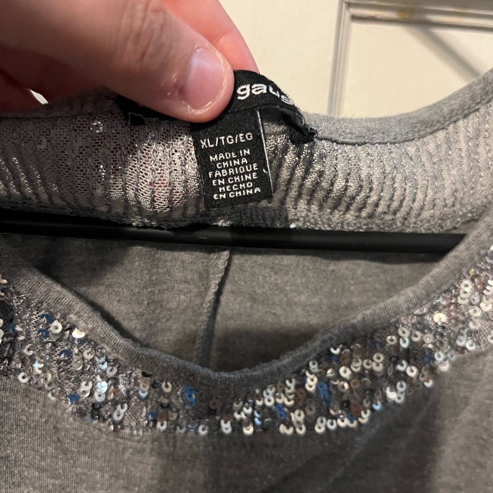 Cable and gauge shirt. It’s XL. With sequence. - Picture 5 of 6